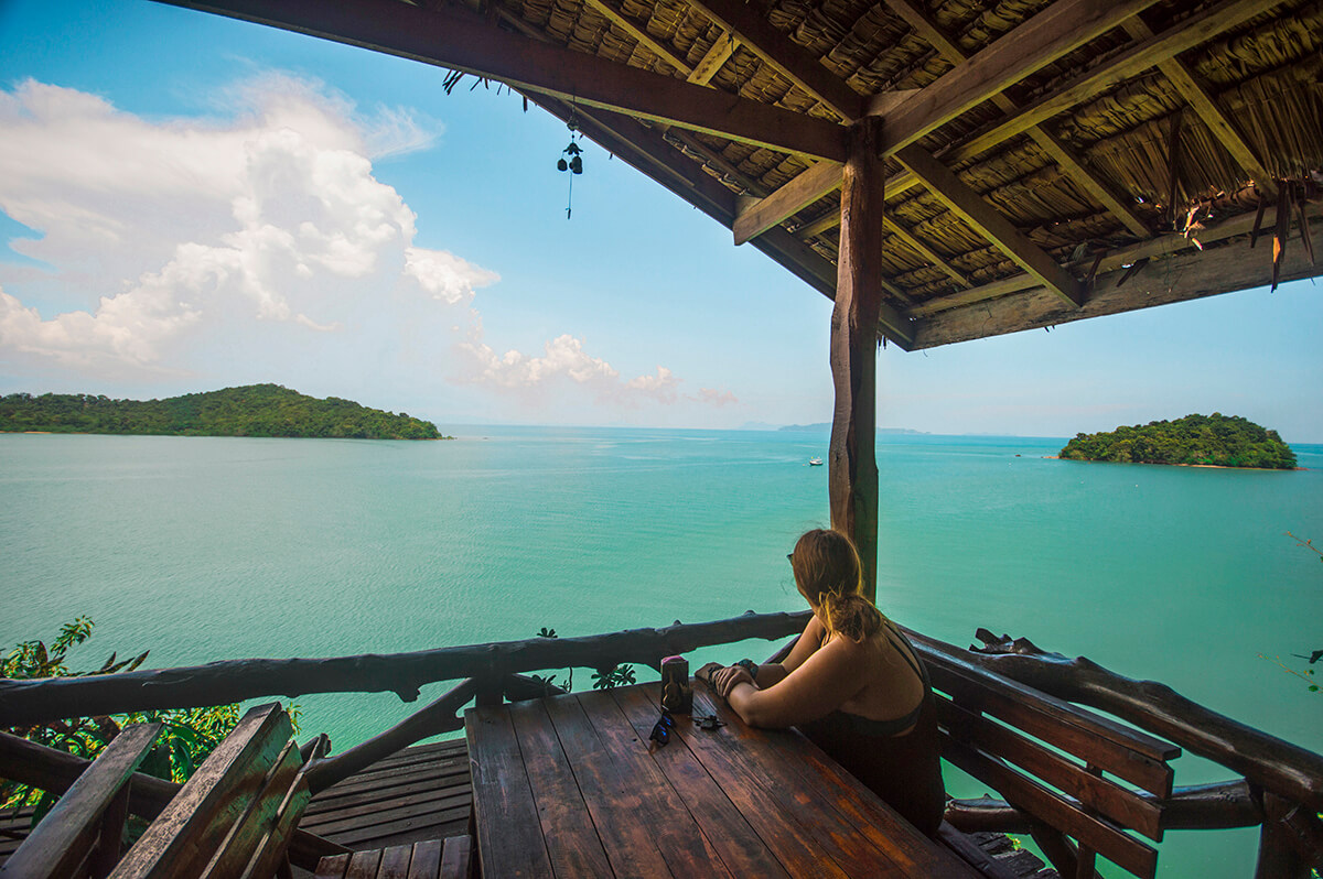 backpacking southeast asia - Thailand - wooden hut over sea