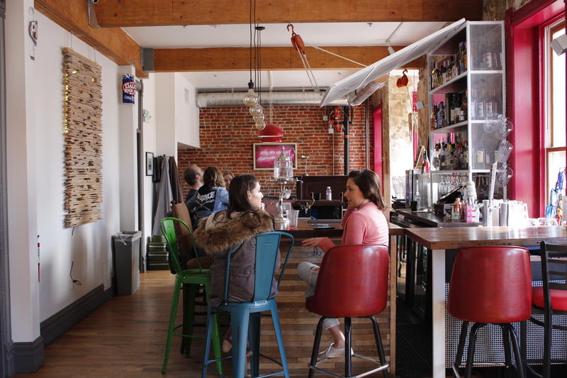 backpacking USA - hostel fish