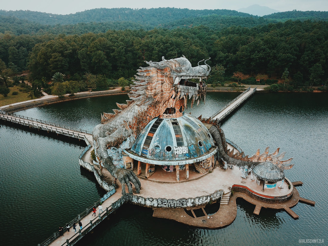 Backpacking Vietnam - Hue